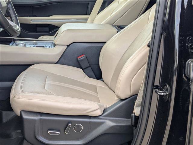 Used 2022 Ford Expedition Limited image 18