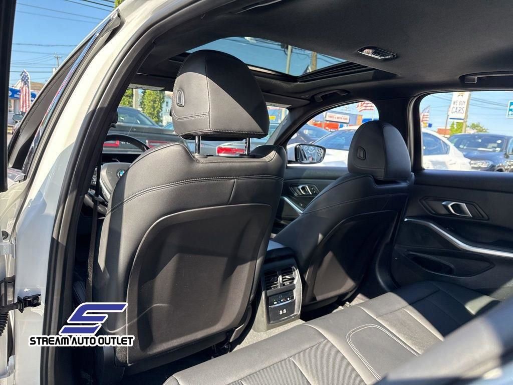 Used 2024 BMW 330i xDrive Sedan w/ Convenience Package image 22