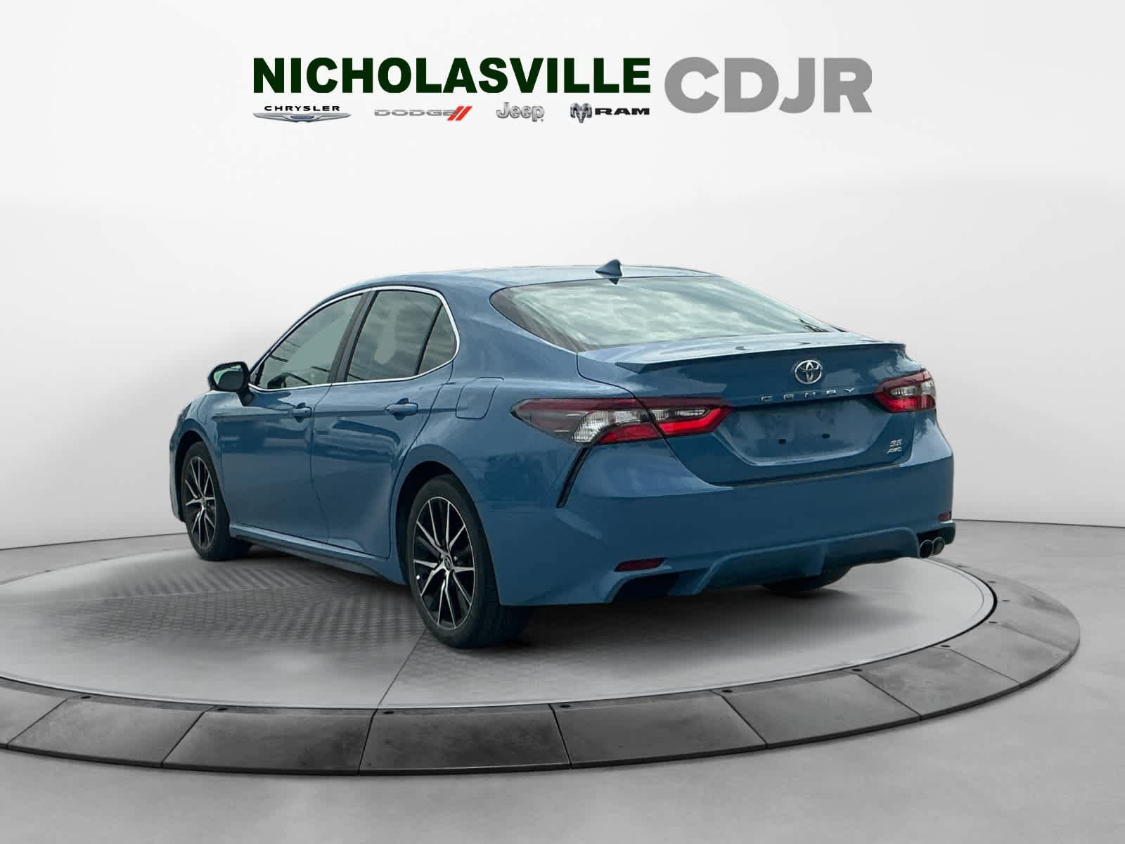 Used 2024 Toyota Camry SE w/ Cold Weather Package AWD/4WD image 3