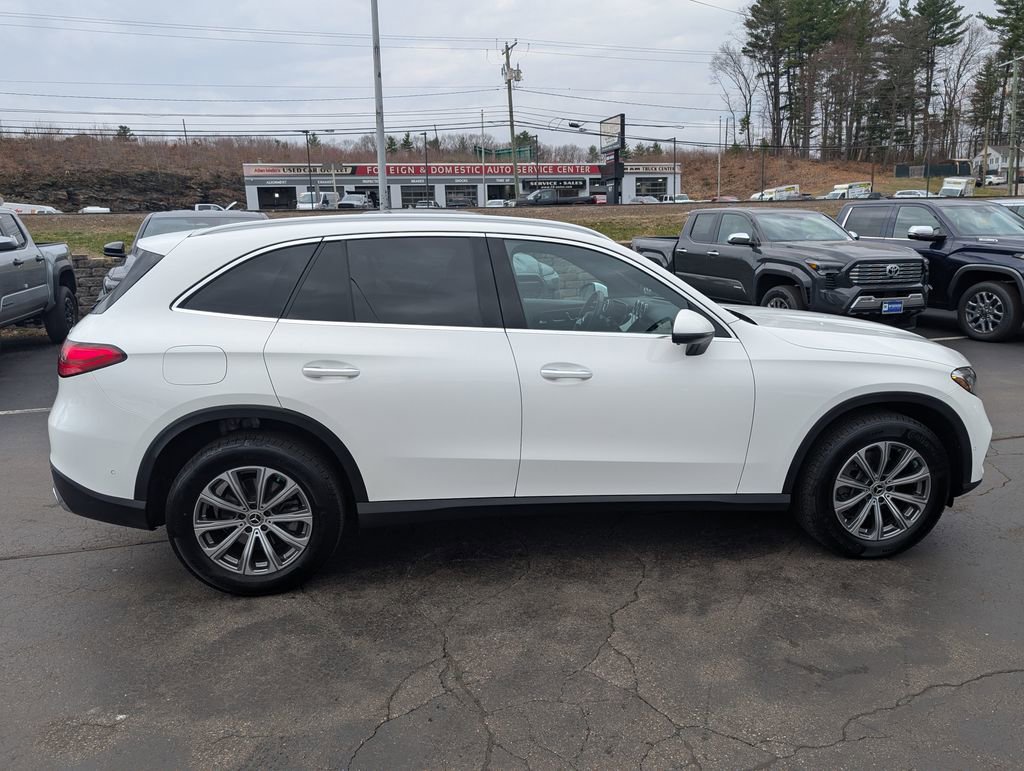 Used 2025 Mercedes-Benz GLC 300 4MATIC image 9