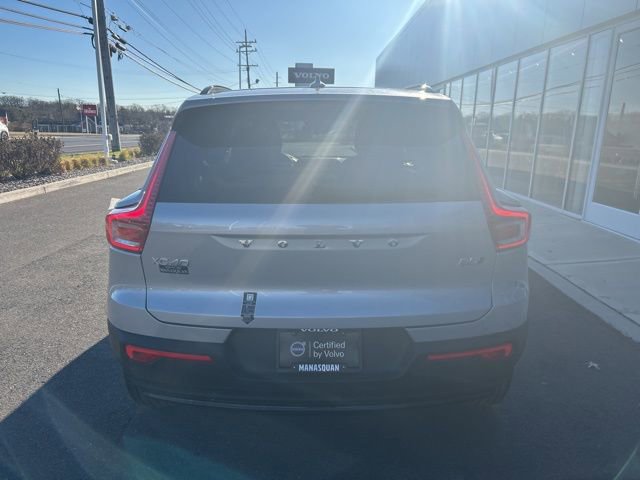 Certified 2025 Volvo XC40 B5 Plus AWD/4WD image 4