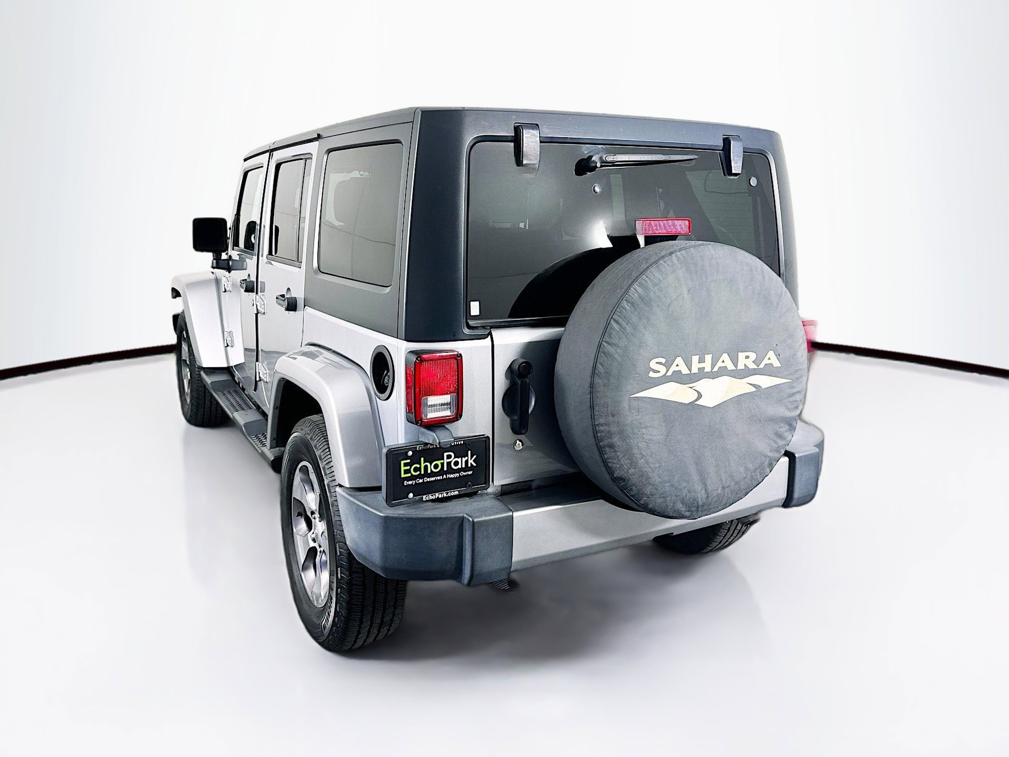 Used 2016 Jeep Wrangler Unlimited Sahara w/ Connectivity Group image 5