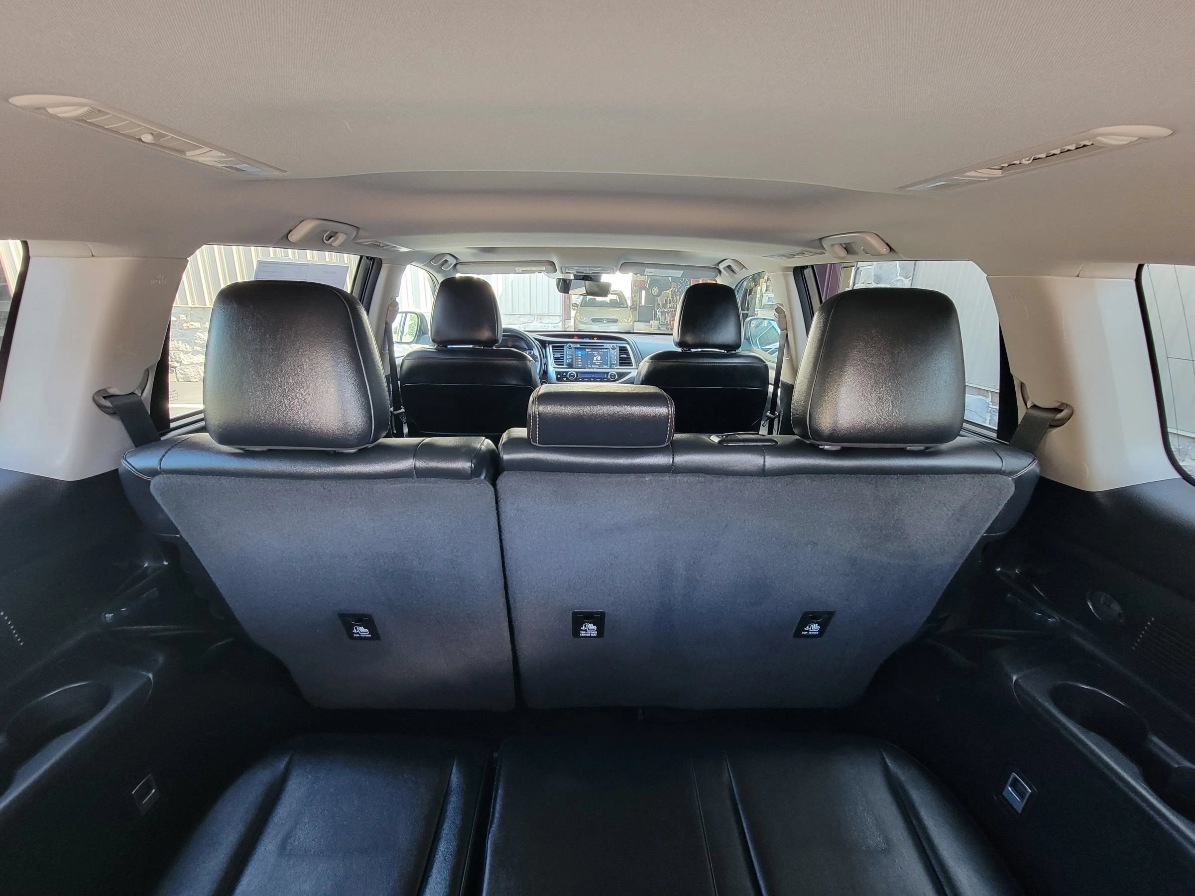 Used 2017 Toyota Highlander XLE AWD/4WD image 14