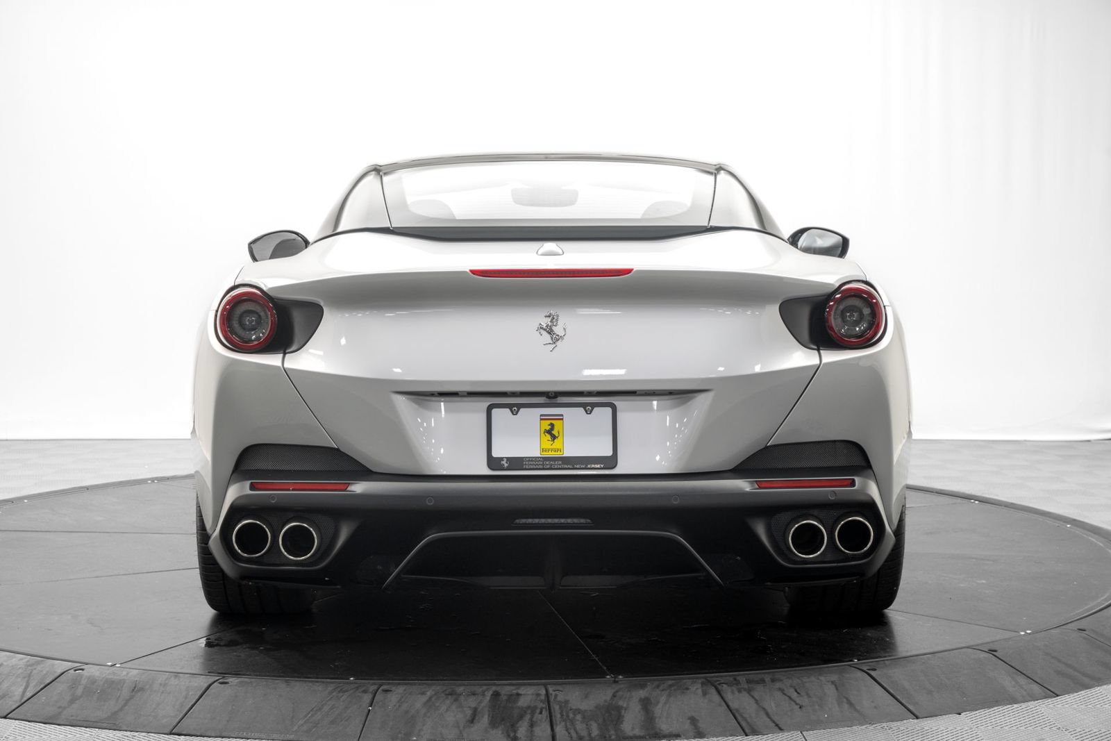Used 2019 Ferrari Portofino RWD image 14
