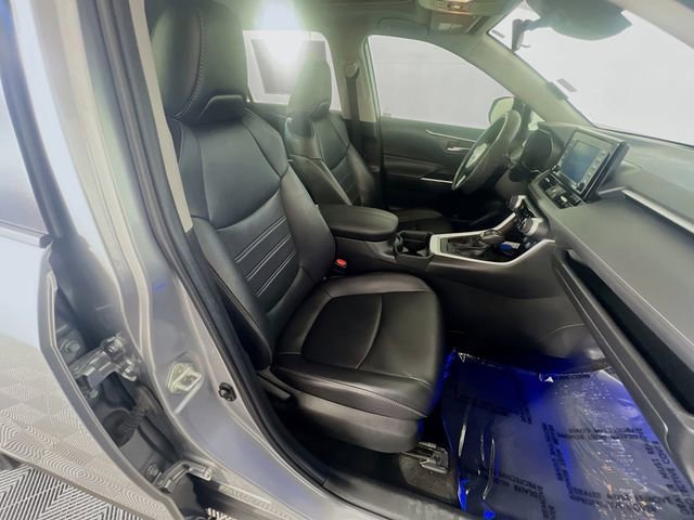 Used 2020 Toyota RAV4 XLE Premium FWD image 30