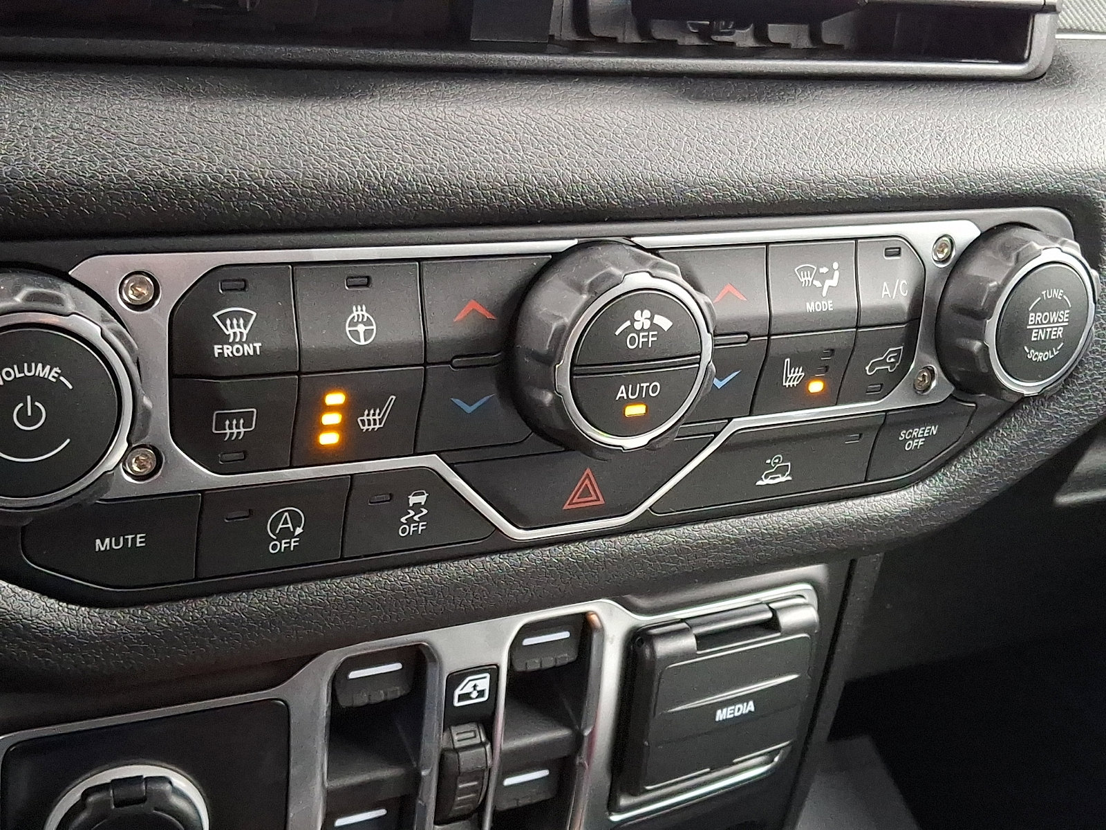 New 2026 Jeep Gladiator Sport image 13