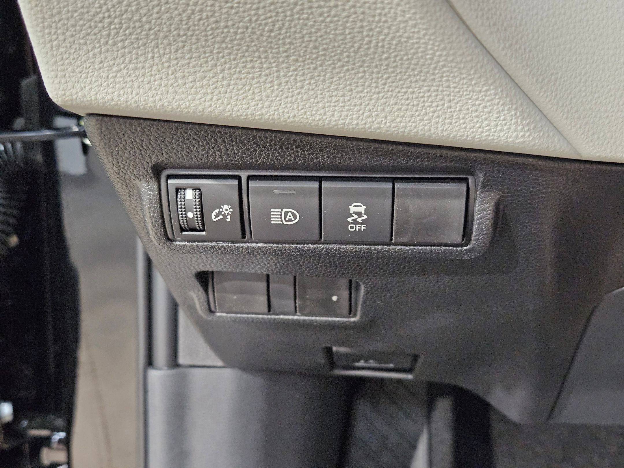 New 2026 Toyota Corolla Cross L image 13