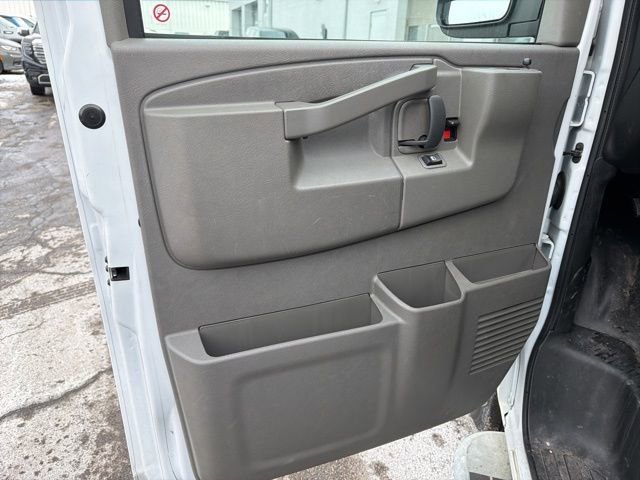 Used 2024 GMC Savana 2500 w/ Driver Convenience Package image 10