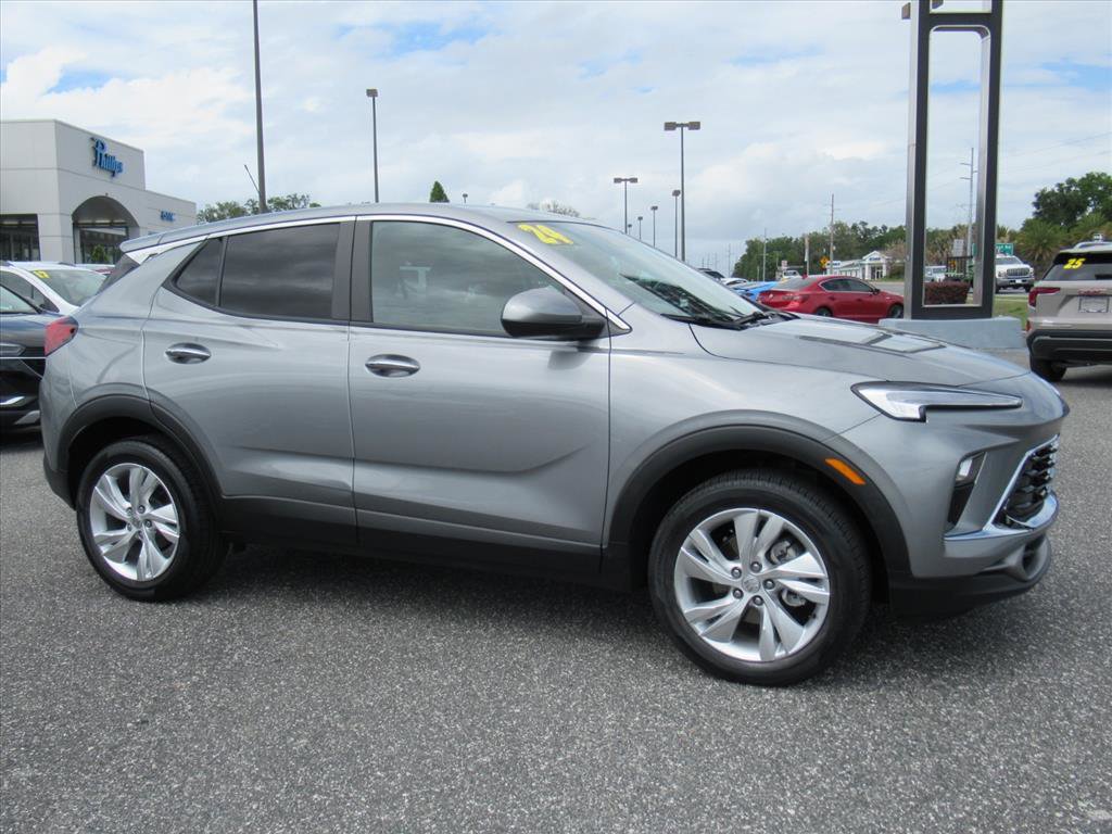Used 2024 Buick Encore GX Preferred w/ Comfort Package image 2