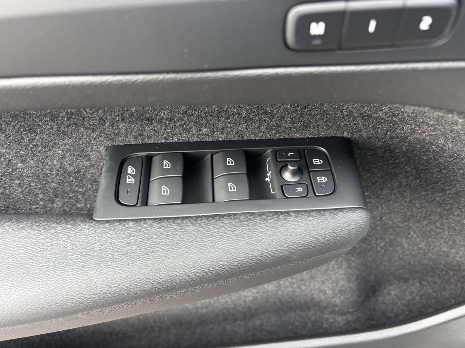 New 2026 Volvo XC40 B5 Ultra w/ Protection Package Premier image 12