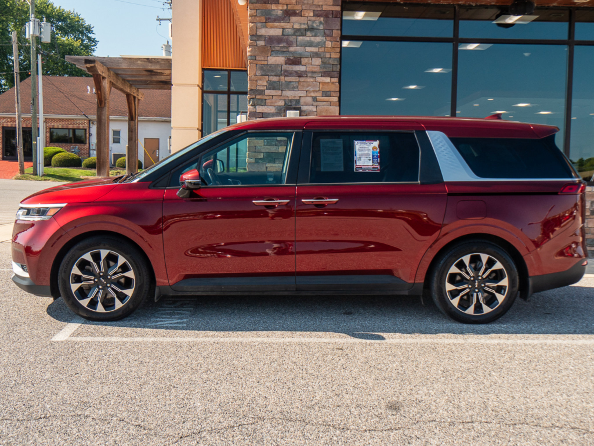 Used 2022 Kia Carnival EX FWD image 6