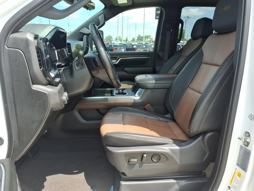 Used 2024 Chevrolet Silverado 2500 High Country w/ High Country Premium Package AWD/4WD image 17