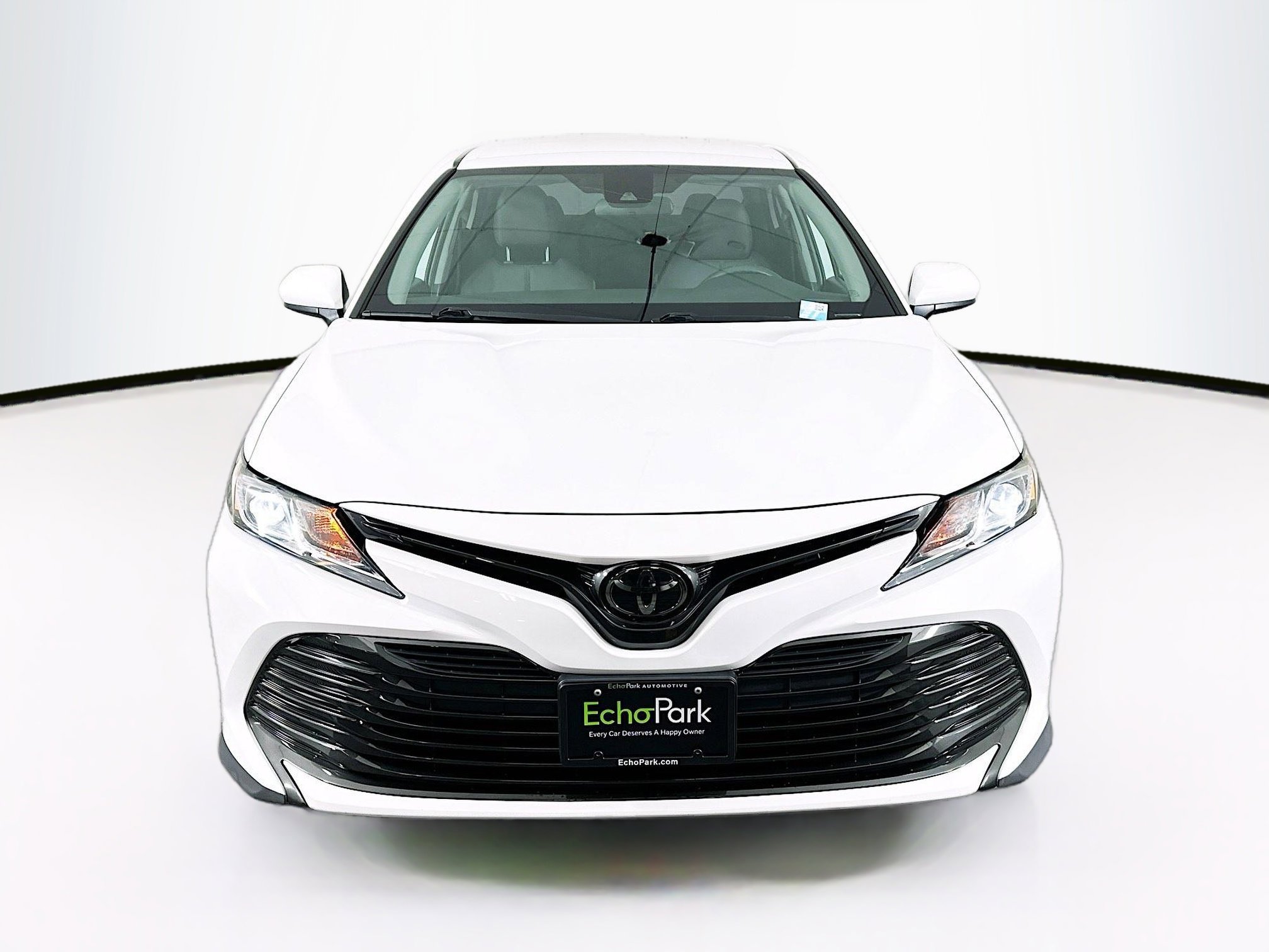 Used 2019 Toyota Camry LE image 2