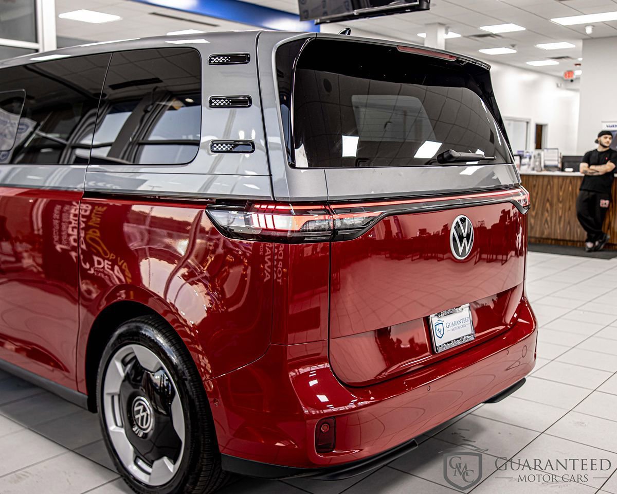 Used 2025 Volkswagen ID. Buzz Pro S RWD image 12