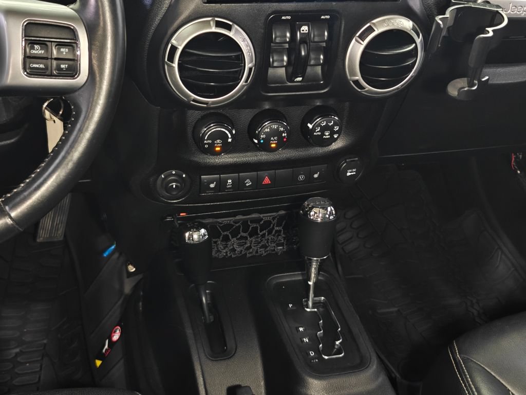 Used 2016 Jeep Wrangler Unlimited Rubicon AWD/4WD image 8