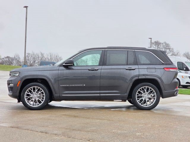 Certified 2022 Jeep Grand Cherokee Summit w/ Adv Protech Group IV AWD/4WD image 5