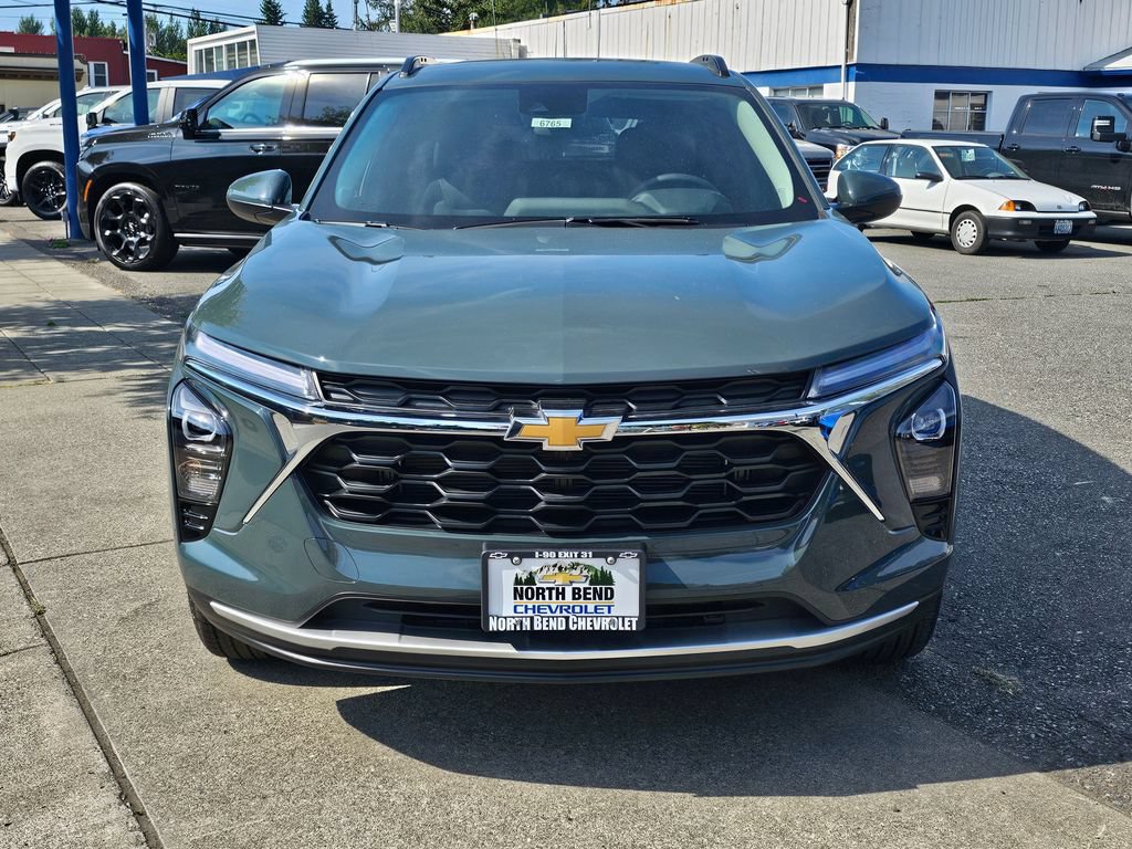 New 2026 Chevrolet Trax LT w/ LT Convenience Package FWD image 2