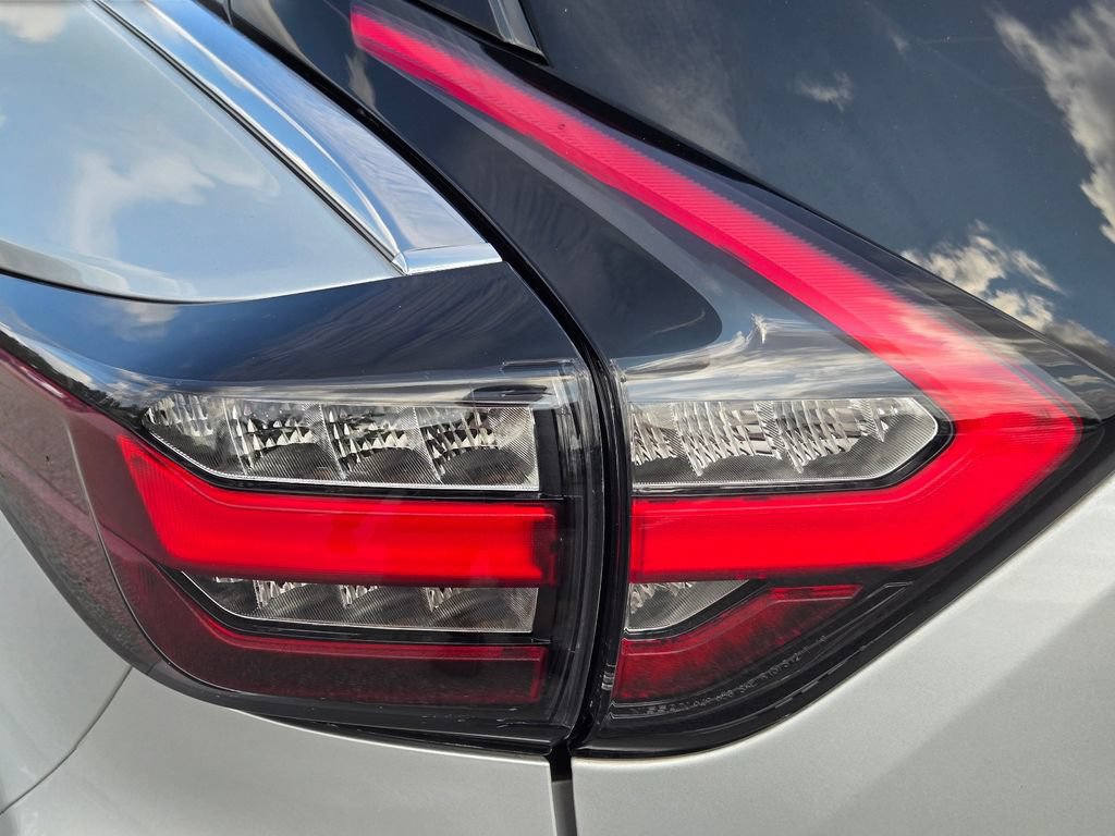 Used 2023 Nissan Murano SV FWD image 37