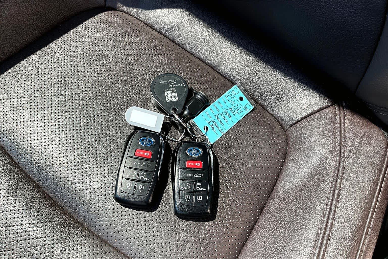 Certified 2023 Toyota Sienna Platinum FWD image 15