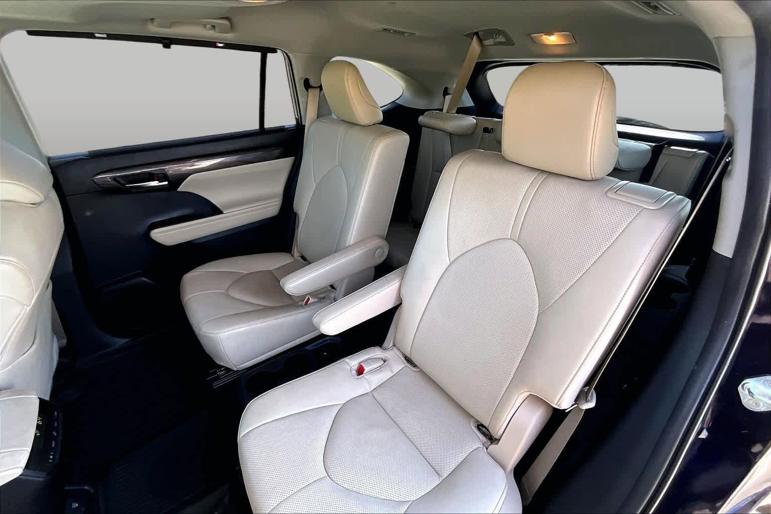 Used 2023 Toyota Highlander Limited FWD image 33