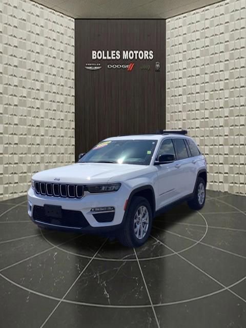 Certified 2023 Jeep Grand Cherokee Limited AWD/4WD image 9