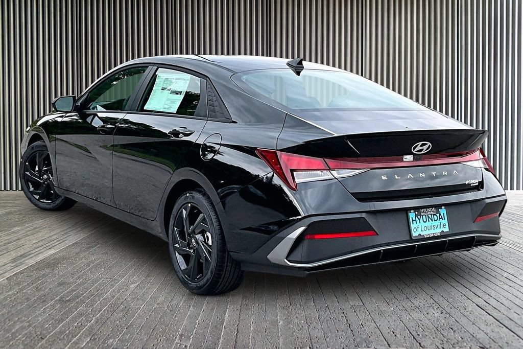New 2026 Hyundai Elantra SEL Sport FWD image 3