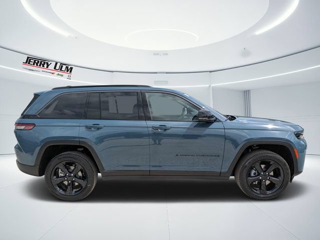 New 2026 Jeep Grand Cherokee Limited w/ Limited Altitude Package RWD image 2