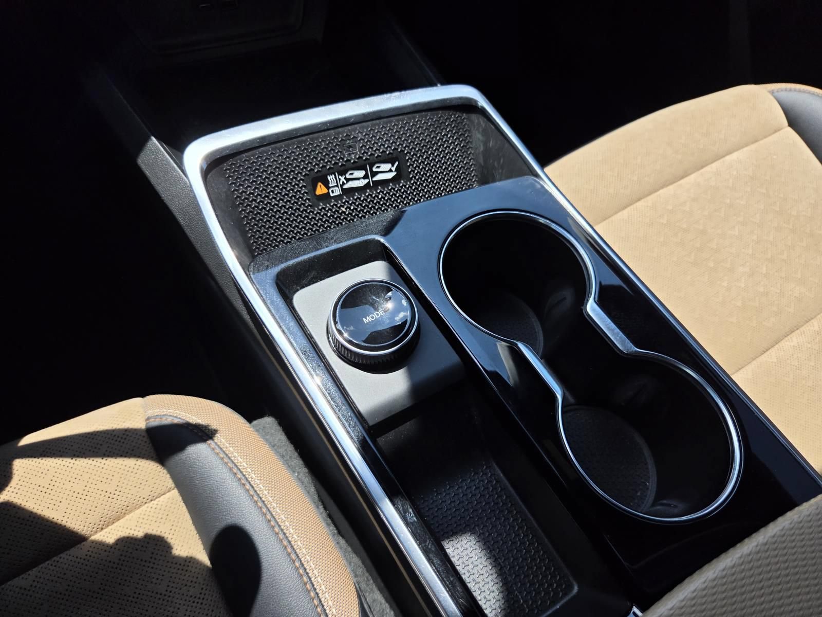 Used 2025 Chevrolet Equinox ACTIV w/ Safety and Technology Package FWD image 32