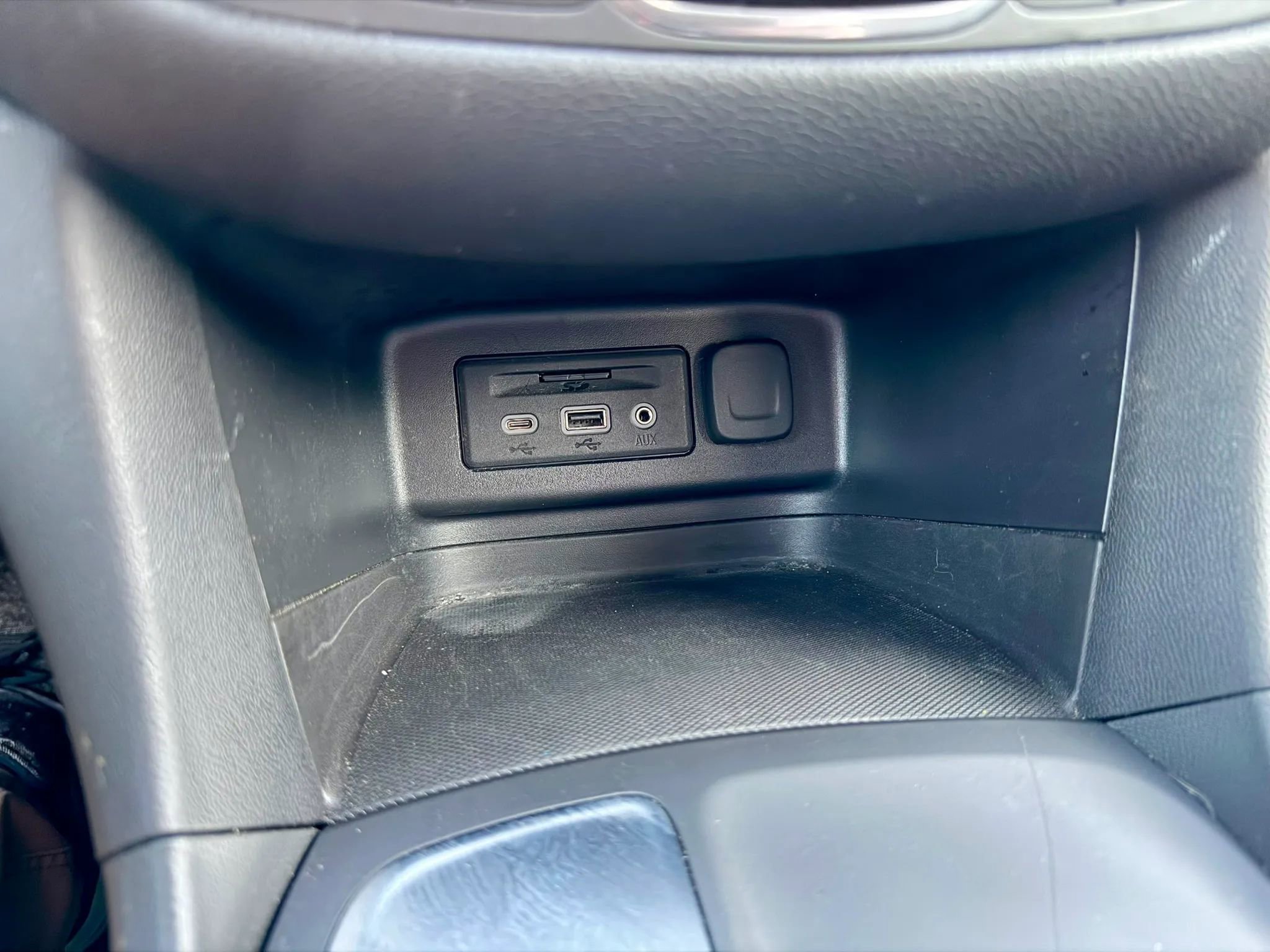 Used 2020 Chevrolet Equinox LT image 39