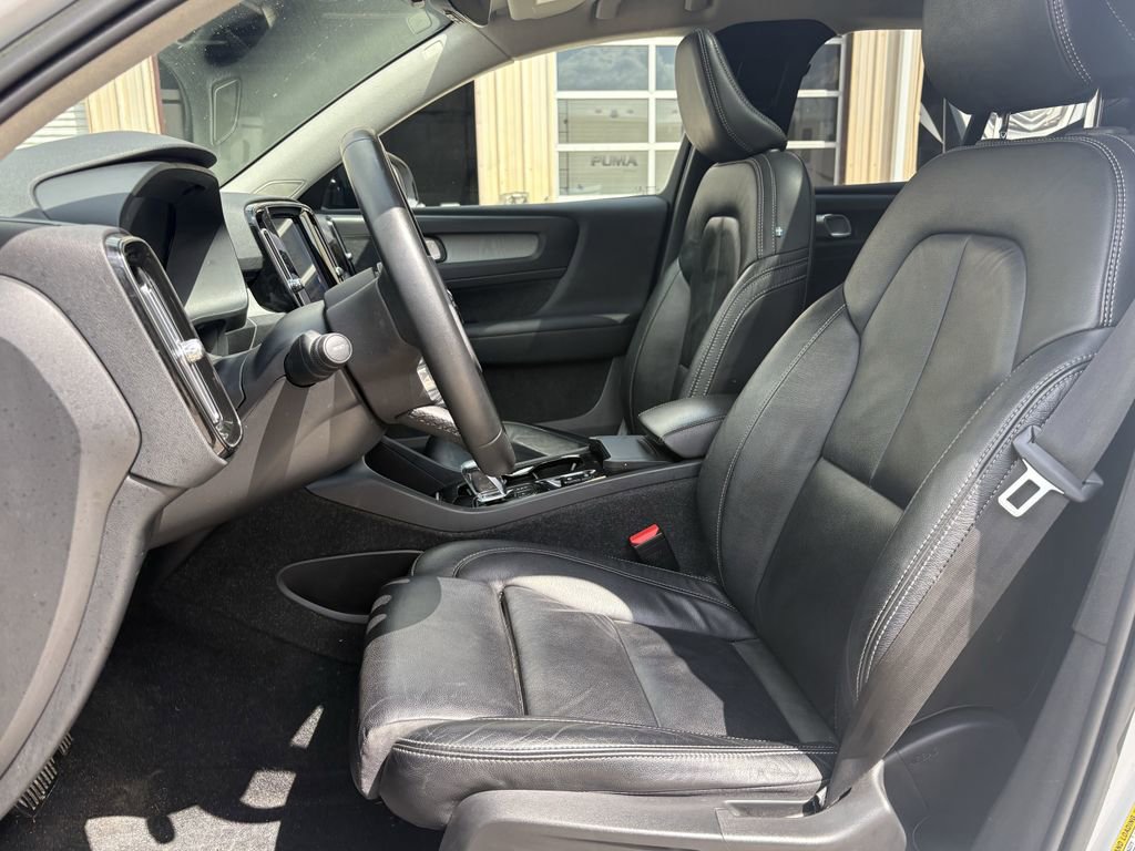 Used 2023 Volvo XC40 B5 Plus w/ Driver Assist Package image 12