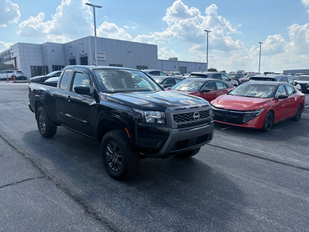 Used 2025 Nissan Frontier SV AWD/4WD image 2