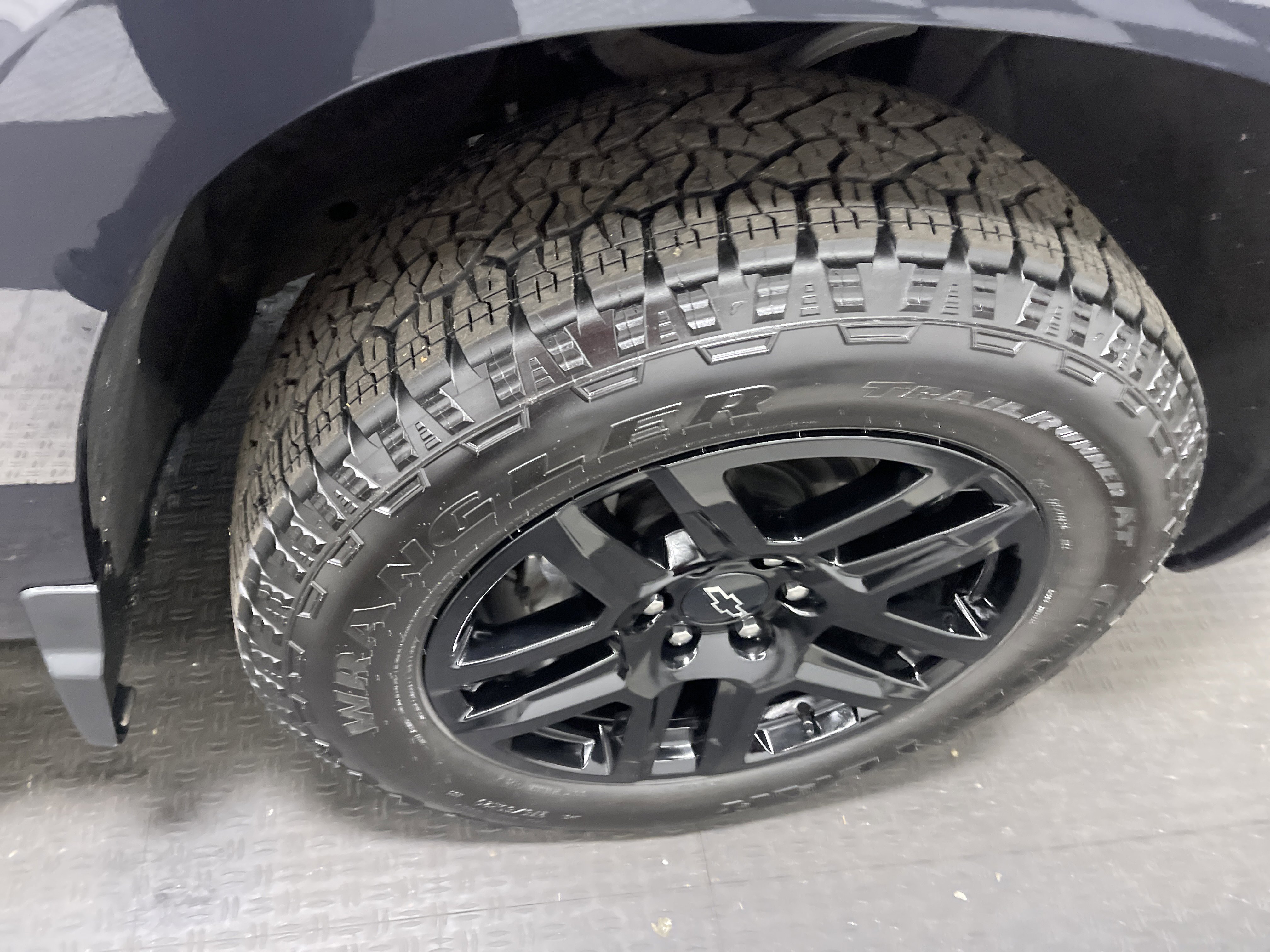 Used 2023 Chevrolet Silverado 1500 Custom w/ 2.7L Blackout Package image 27