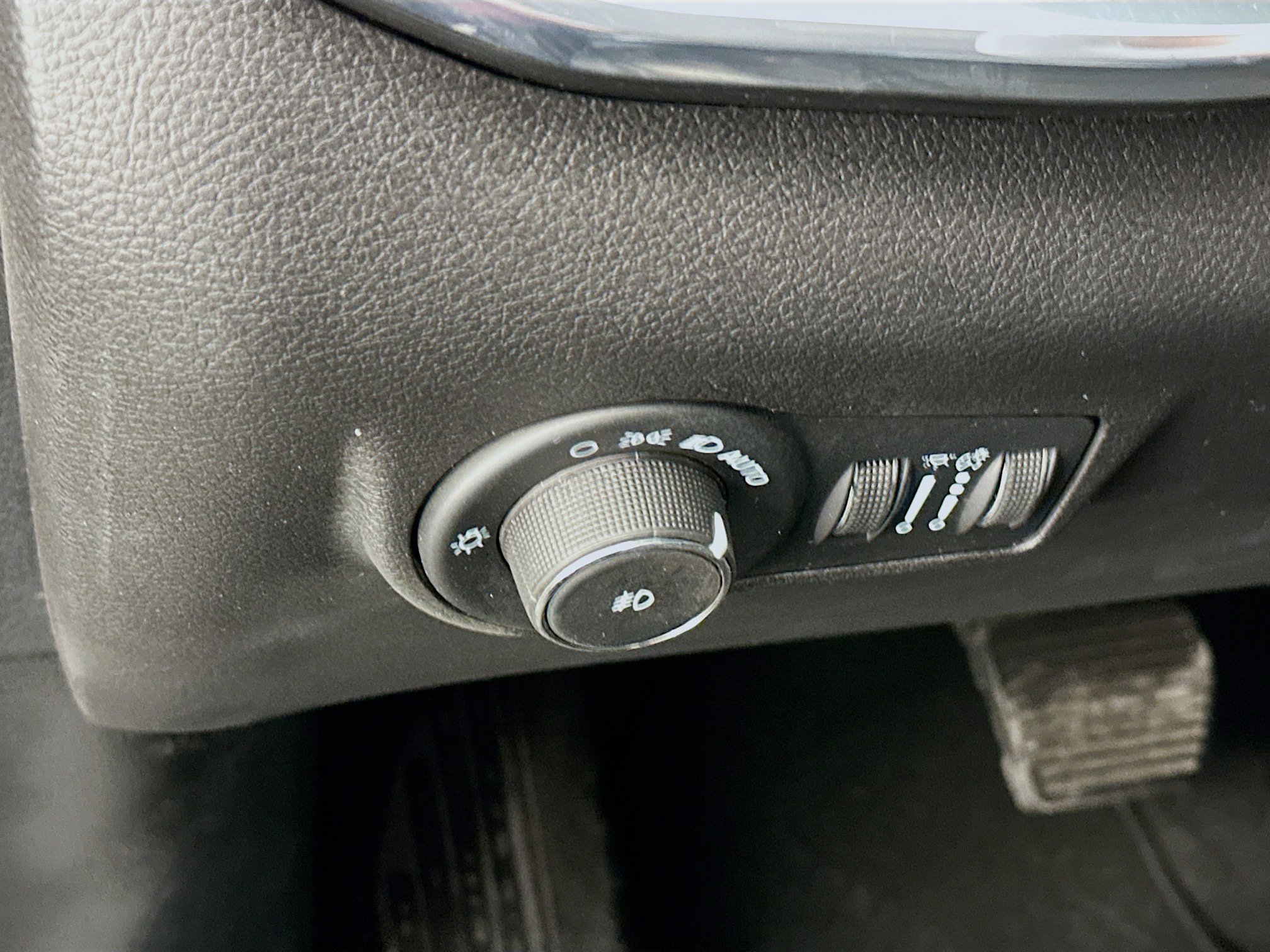 Used 2023 Jeep Compass Limited image 17