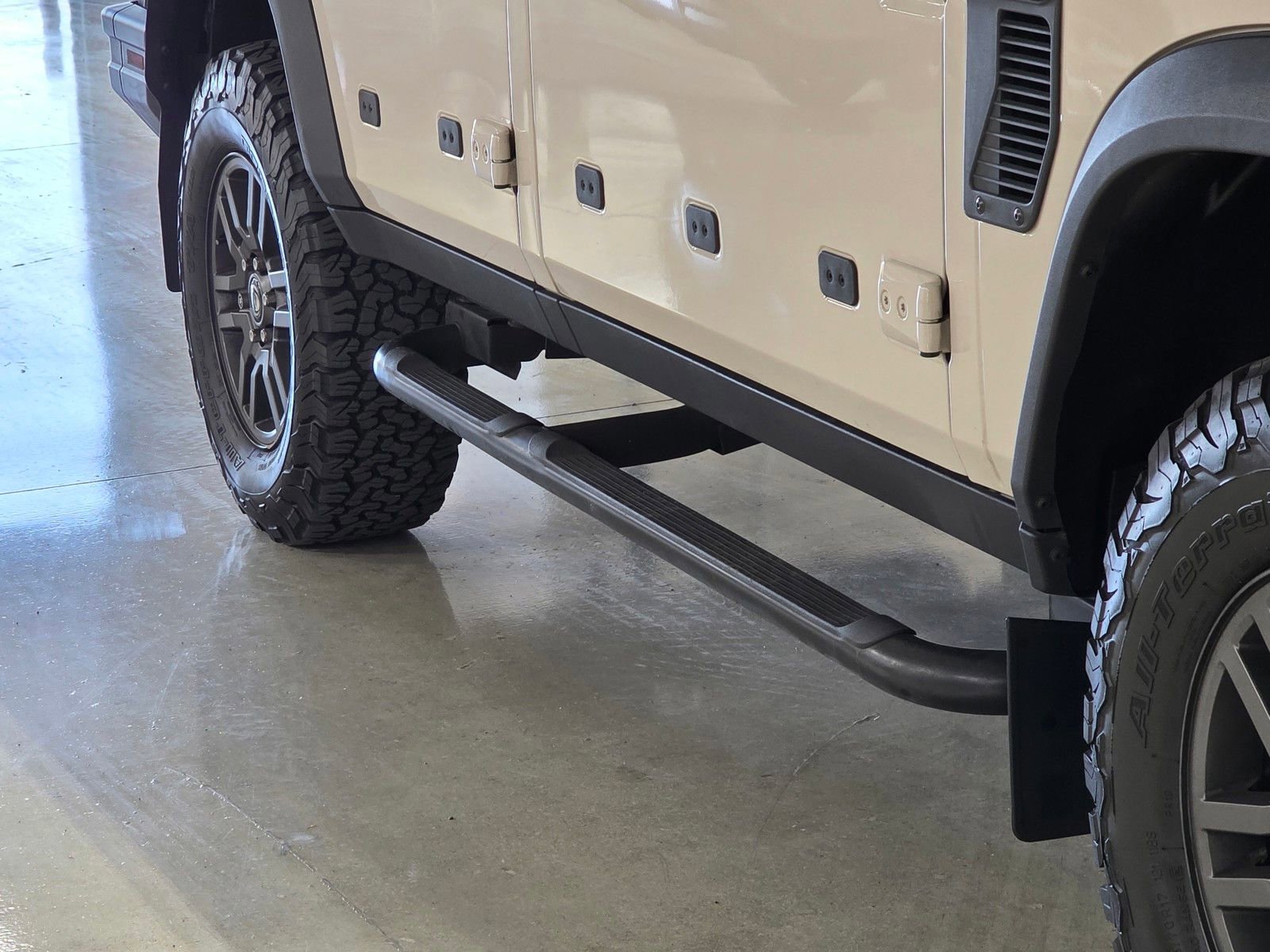 Used 2024 INEOS Grenadier Fieldmaster Edition image 11