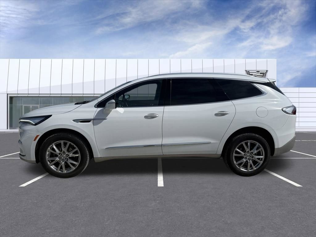 Used 2024 Buick Enclave Essence FWD image 5