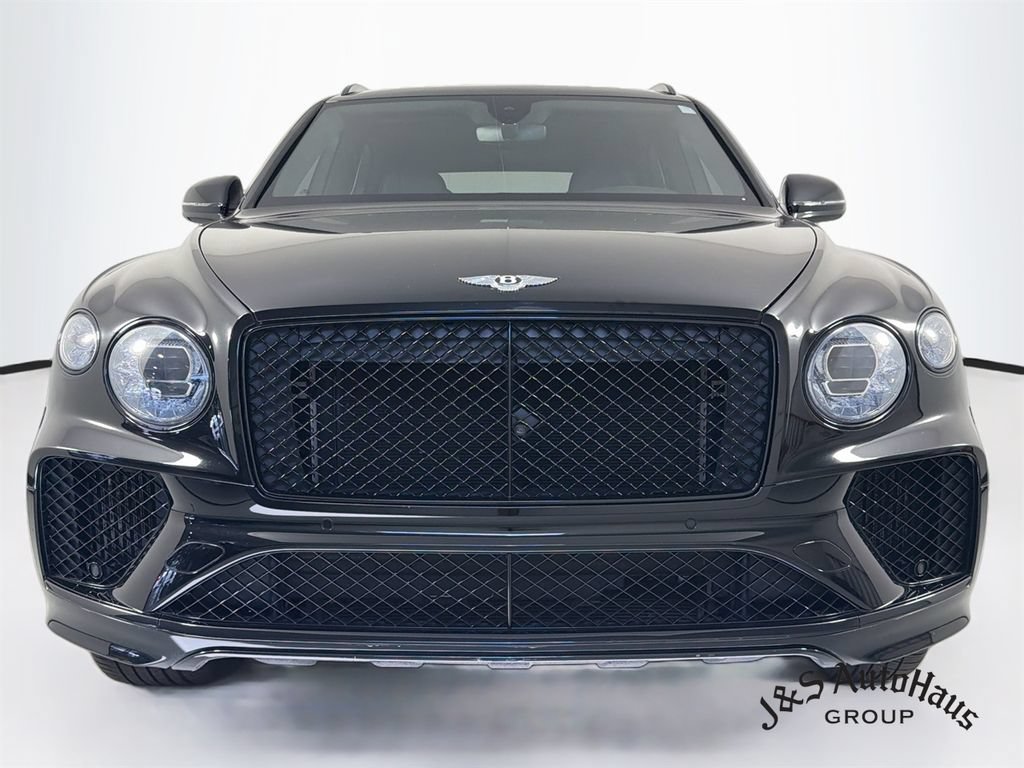 Used 2022 Bentley Bentayga AWD/4WD image 2
