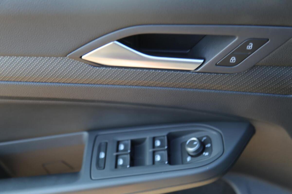 Used 2024 Volkswagen Golf R image 6