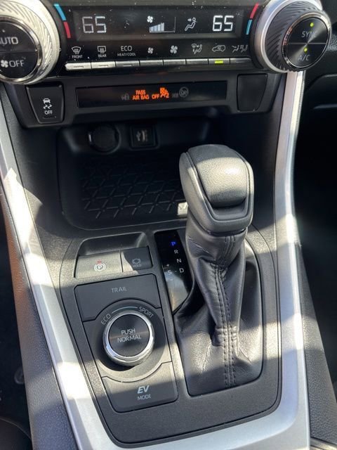 Certified 2025 Toyota RAV4 XLE AWD/4WD image 25