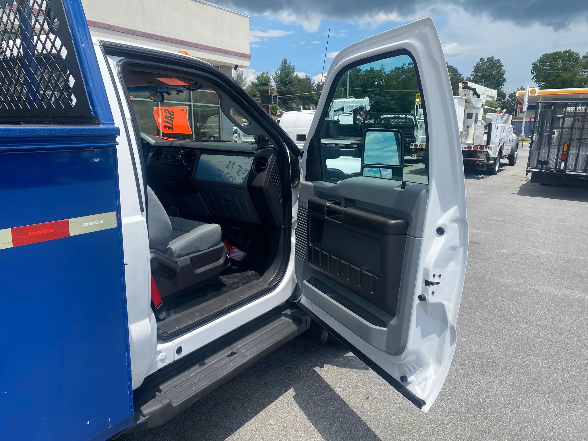 Used 2014 Ford F550 4x4 Regular Cab Super Duty image 21
