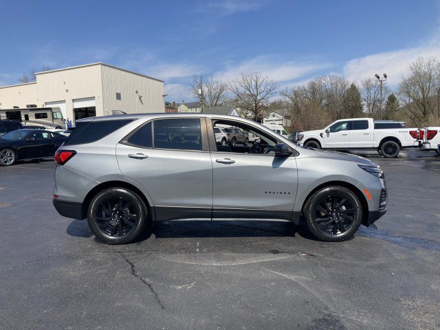 Used 2023 Chevrolet Equinox LS w/ LS Convenience Package FWD image 3