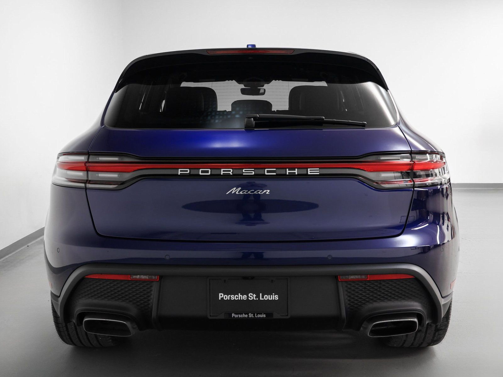 Certified 2025 Porsche Macan image 11