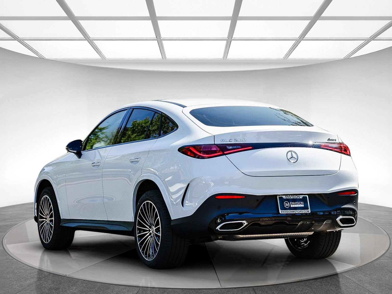 Used 2025 Mercedes-Benz GLC 300 4MATIC image 2