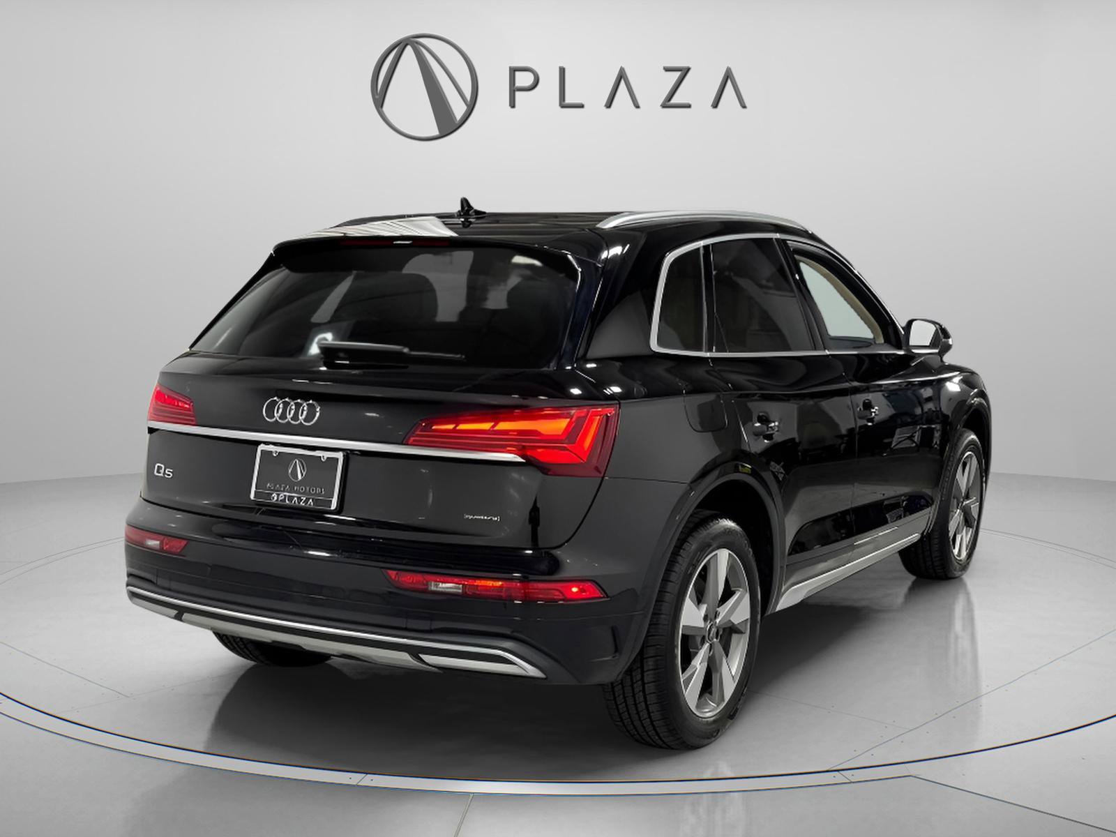 Used 2023 Audi Q5 2.0T Premium w/ Convenience Package image 4