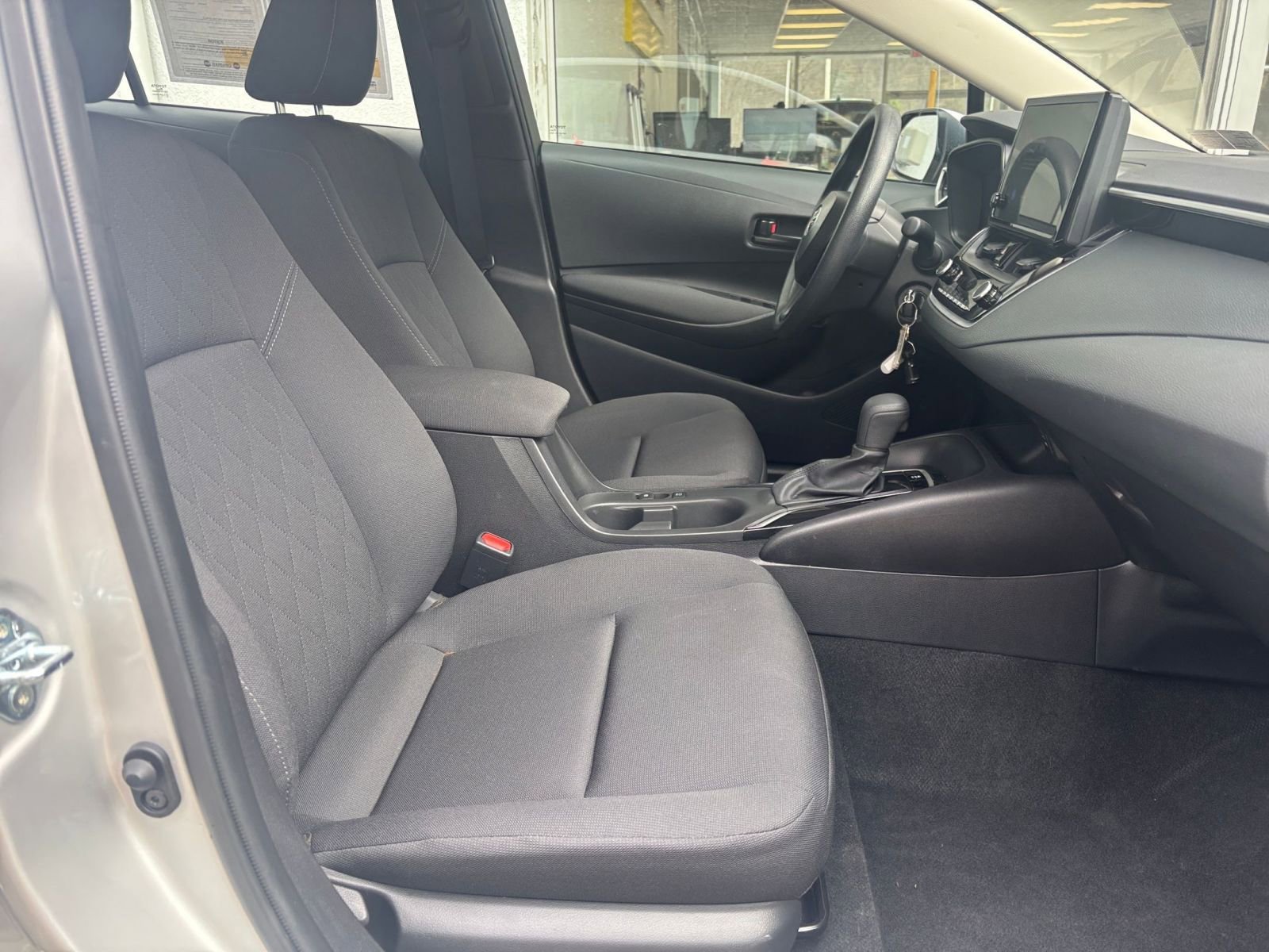Used 2025 Toyota Corolla LE image 25