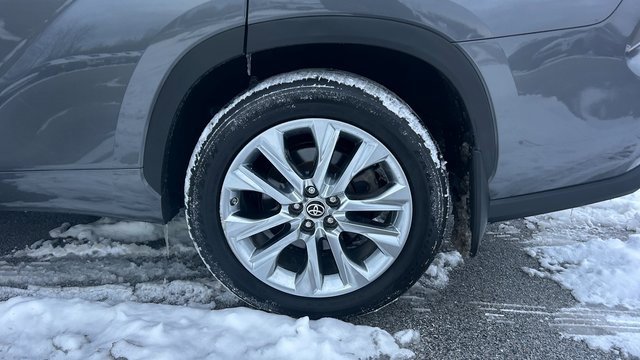 Used 2023 Toyota Highlander Limited image 11