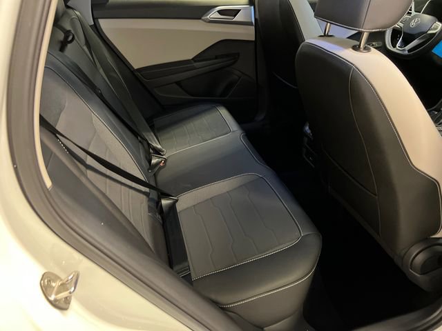 Certified 2025 Volkswagen Taos SE image 12