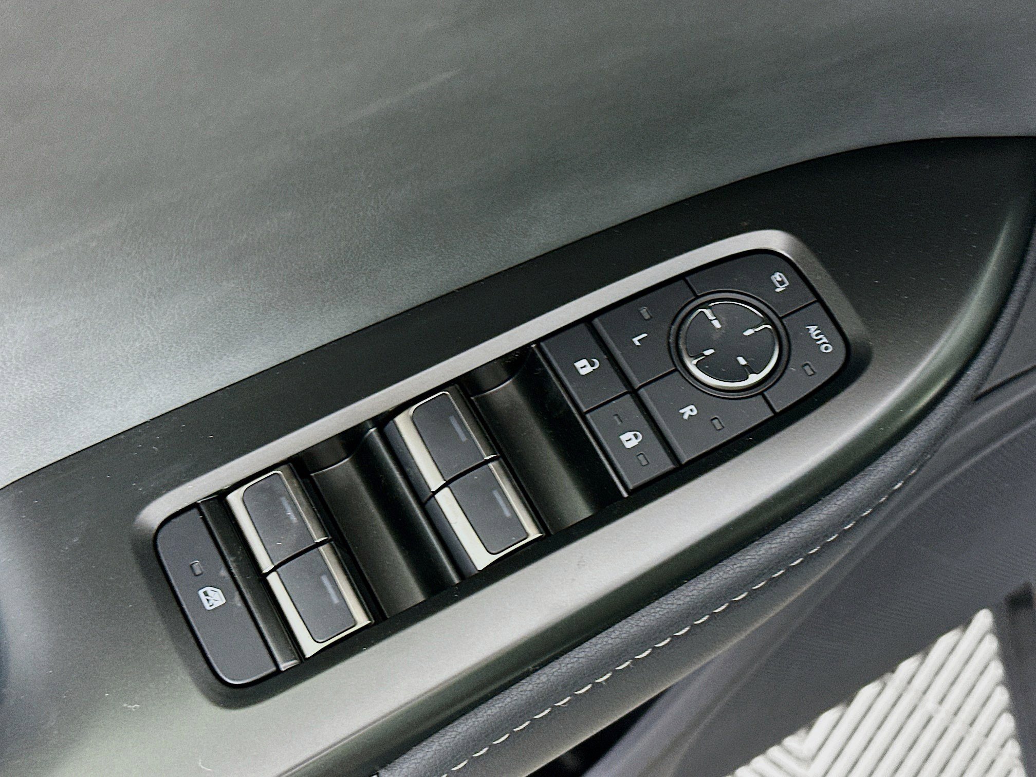 New 2026 Lexus RZ 450e AWD image 18