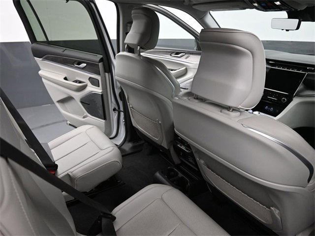 Used 2022 Jeep Grand Cherokee L Overland w/ Advanced Protech Group III image 22