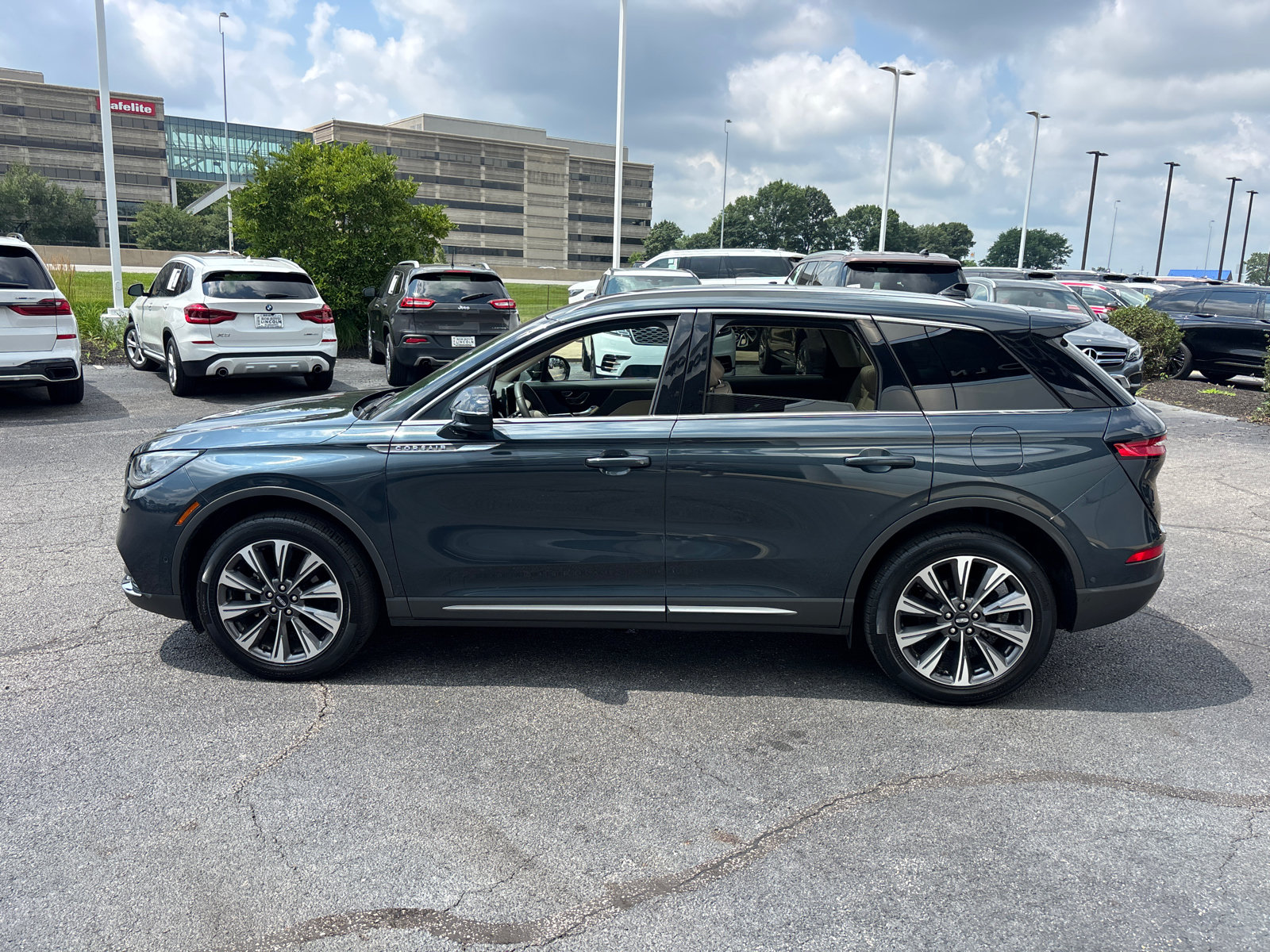 Used 2020 Lincoln Corsair Reserve w/ Equipment Group 201A AWD/4WD image 4