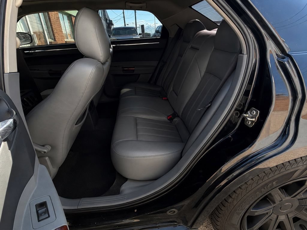 Used 2005 Chrysler 300 C w/ Navigation & Sound Group II RWD image 8